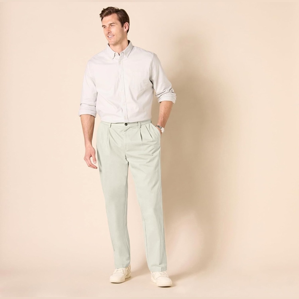 NEW-Men’s 42X32 Light TAN 
Classic Fit Dress Pants